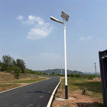酒泉路边太阳能路灯安装