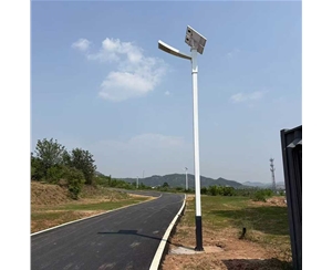 酒泉路边太阳能路灯安装